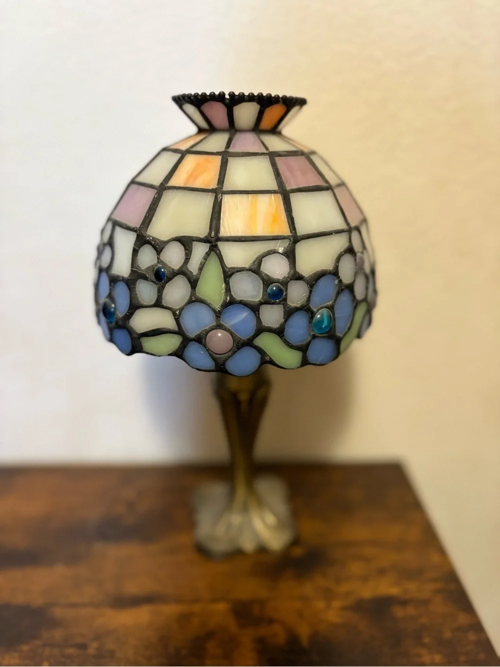 Party-Lite 11in Tiffany-Style in Pastel hydrangea tea light lamp - Picture 2 of 6